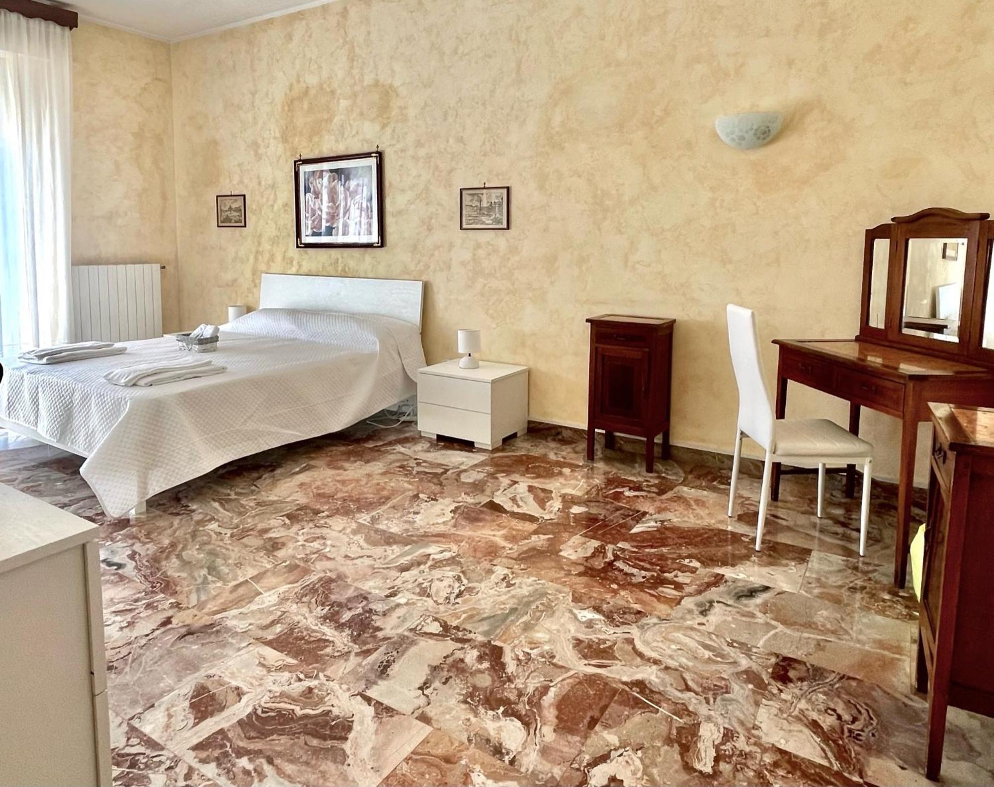 Le Ville Tivoli - Suites, Tivoli City Center! Экстерьер фото